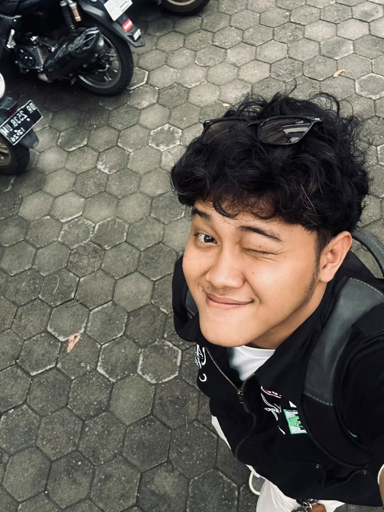 Dimas Dwi - CEO
